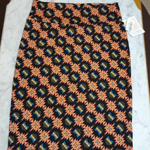 LuLaRoe Dresses & Skirts - LuLaRoe skirt size medium